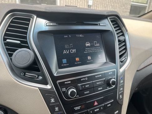 Used 2017 Hyundai Santa Fe SE w/ SE Premium Package 02 AWD/4WD image 22