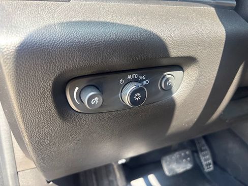 Used 2021 Chevrolet Traverse Premier AWD/4WD image 15