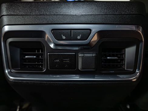 Used 2022 Chevrolet Silverado 2500 High Country w/ Technology Package image 26