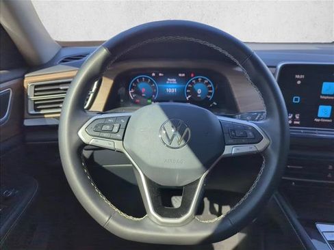 Used 2024 Volkswagen Atlas SE w/ Panoramic Sunroof Package FWD image 23