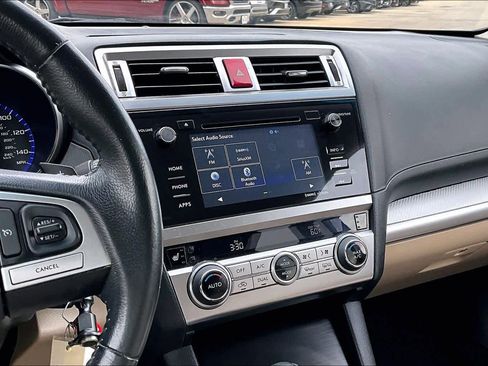 Used 2017 Subaru Outback 2.5i Premium image 6