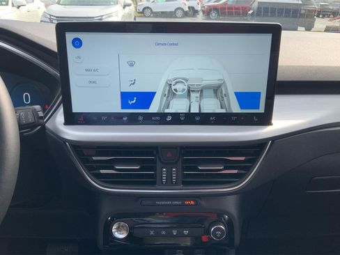 Used 2025 Ford Escape Platinum image 35