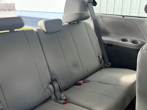 Used 2017 Toyota Sienna XLE Premium image 24