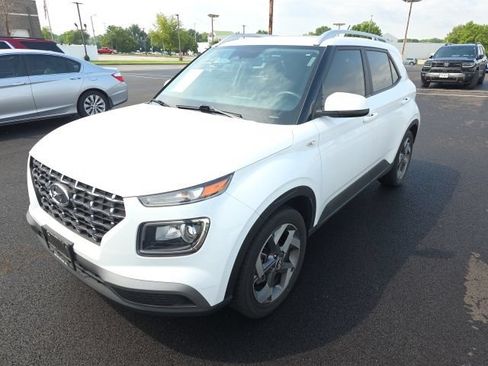 Used 2023 Hyundai Venue SEL FWD image 1