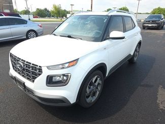 Used 2023 Hyundai Venue SEL FWD video 1