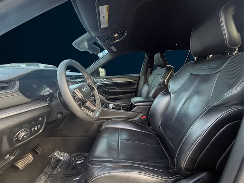 Used 2022 Jeep Grand Cherokee Overland w/ Luxury Tech Group IV image 10