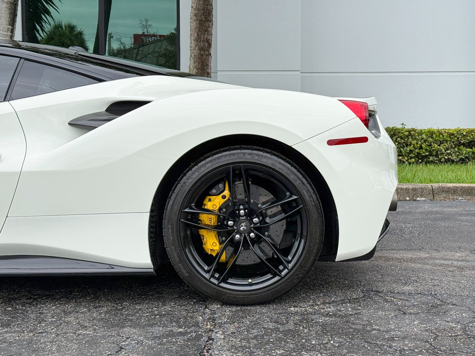 Used 2016 Ferrari 488 GTB RWD image 15