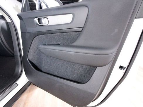 Certified 2025 Volvo XC40 B5 Ultra w/ Protection Package Premier AWD/4WD image 24