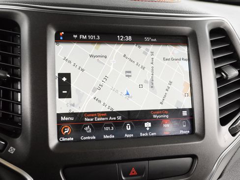 Used 2020 Jeep Cherokee Trailhawk w/ Cold Weather Group image 23