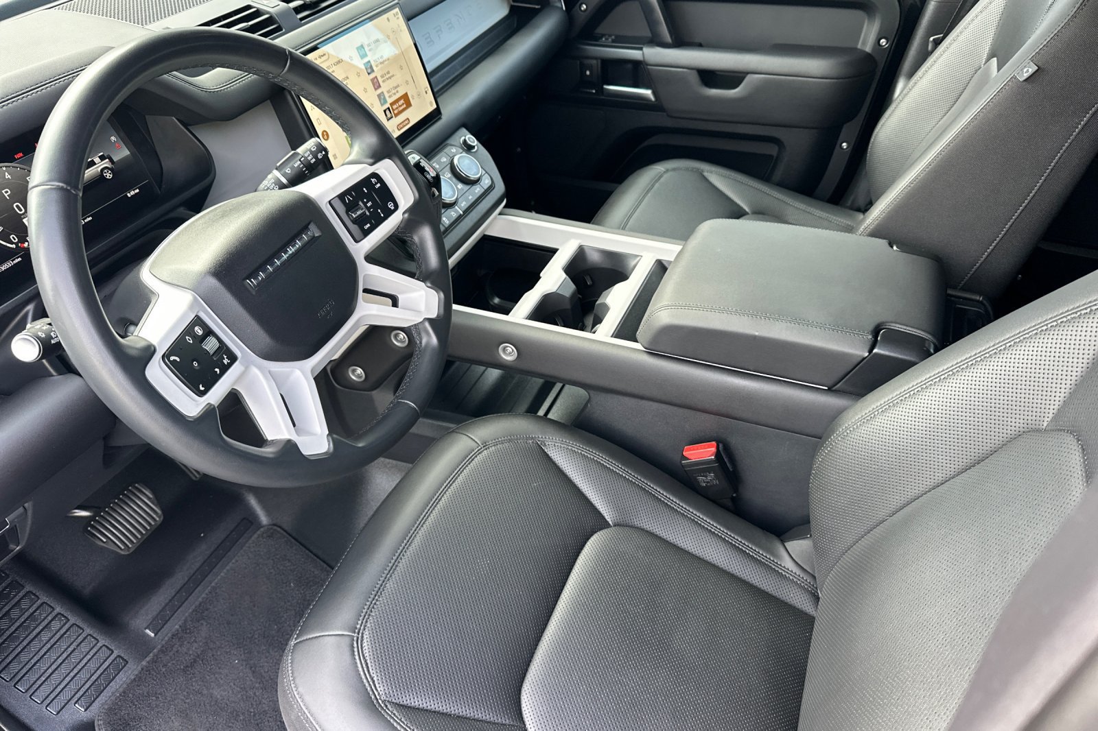 Used 2025 Land Rover Defender 110 S AWD/4WD image 9