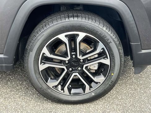 Certified 2022 Jeep Compass Limited image 6