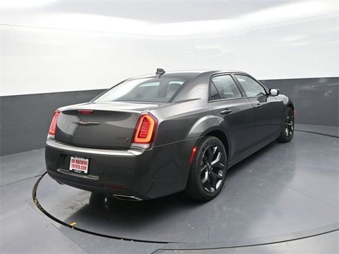 Used 2023 Chrysler 300 S image 7