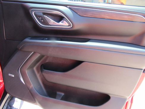 Used 2024 Chevrolet Tahoe Z71 w/ Luxury Package AWD/4WD image 33
