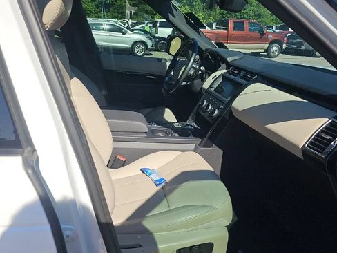 Used 2019 Land Rover Discovery SE AWD/4WD image 9