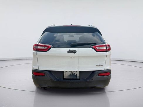 Used 2017 Jeep Cherokee Latitude w/ Safety/Convenience Group FWD image 4