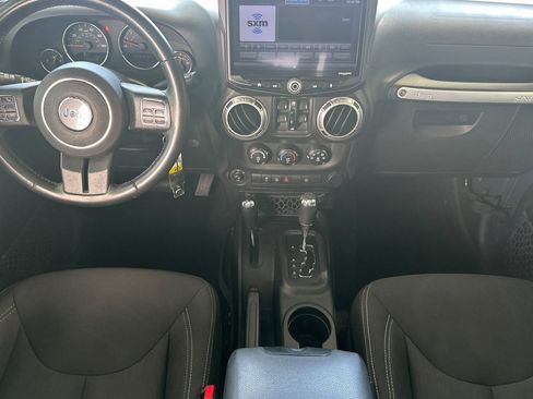 Used 2017 Jeep Wrangler Unlimited Rubicon w/ Connectivity Group AWD/4WD image 16