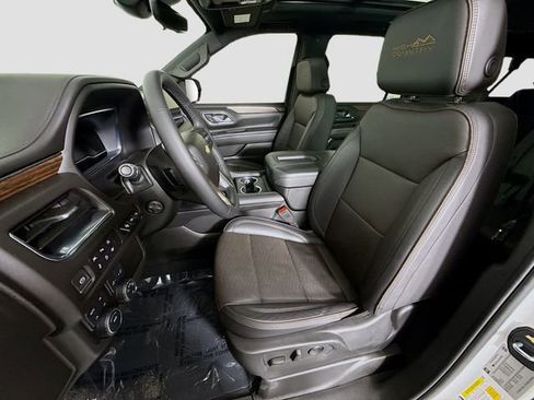Used 2023 Chevrolet Suburban High Country AWD/4WD image 23