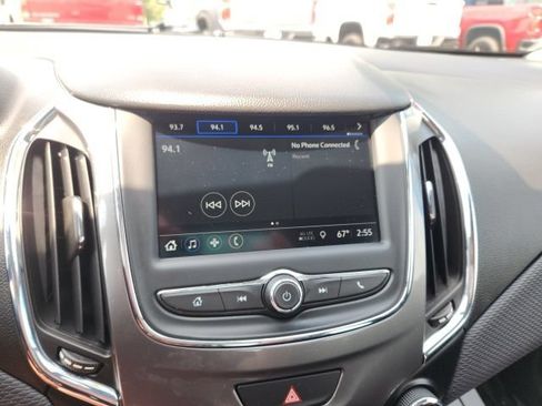 Used 2019 Chevrolet Cruze LT w/ Convenience Package FWD image 23