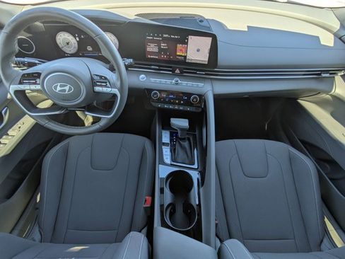 Used 2024 Hyundai Elantra SEL w/ Convenience Package FWD image 17