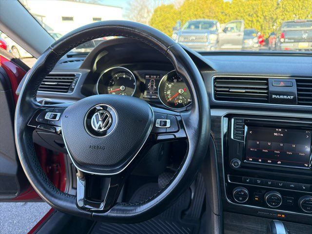 Used 2018 Volkswagen Passat 2.0T SE FWD image 28