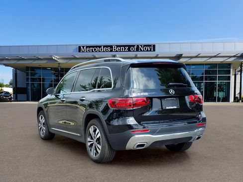 Certified 2025 Mercedes-Benz GLB 250 4MATIC image 3