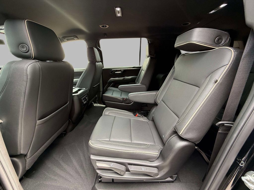 Used 2026 Chevrolet Suburban Premier AWD/4WD image 20