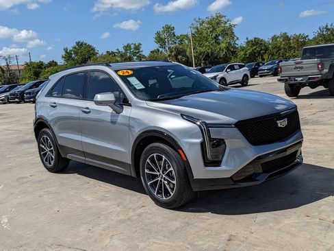 Used 2024 Cadillac XT4 Sport FWD image 2