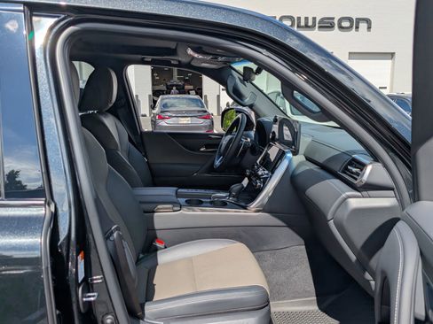 Certified 2025 Lexus LX 700h Overtrail AWD/4WD image 11