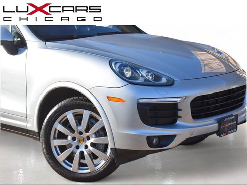 Used 2017 Porsche Cayenne Platinum Edition AWD/4WD image 2