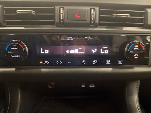 Used 2023 Nissan Pathfinder S FWD image 18