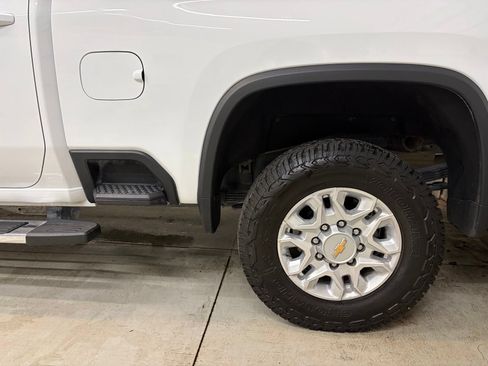 Used 2024 Chevrolet Silverado 2500 LT AWD/4WD image 6
