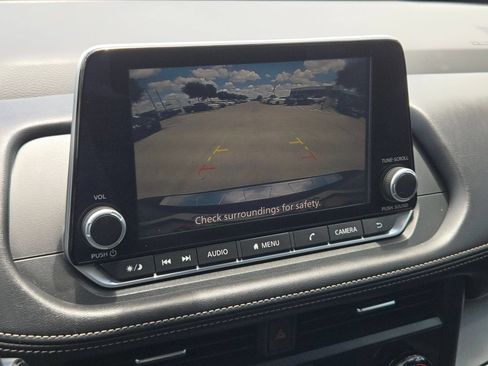 Certified 2025 Nissan Rogue SV FWD image 16