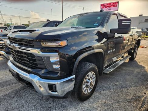 Used 2024 Chevrolet Silverado 2500 LT w/ Convenience Package RWD image 3