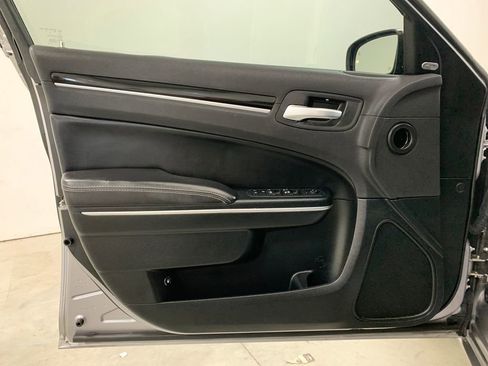 Used 2018 Chrysler 300 S w/ 300S Premium Group image 6