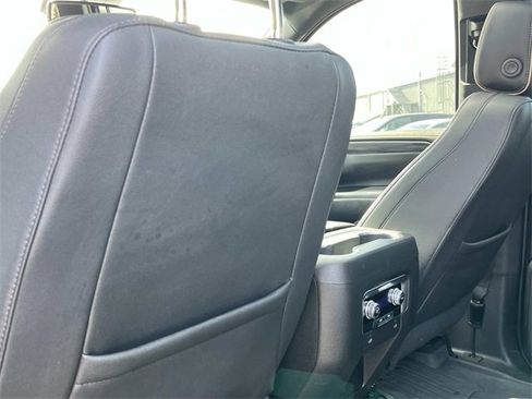 Used 2023 GMC Yukon XL SLT image 21
