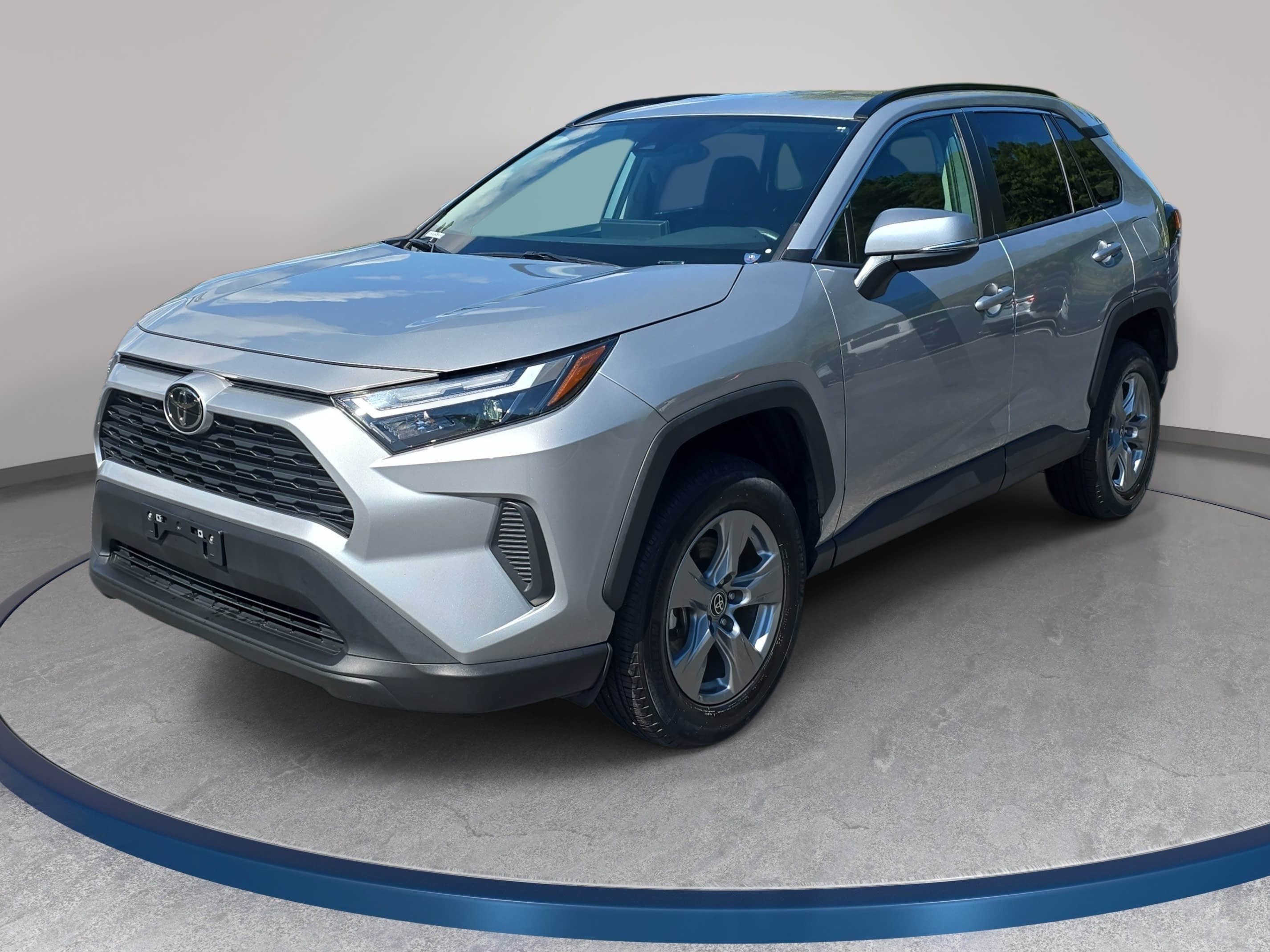 Used 2024 Toyota RAV4 XLE FWD image 1