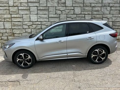 Used 2023 Ford Escape ST-Line Select w/ Tech Pack #2 AWD/4WD image 3