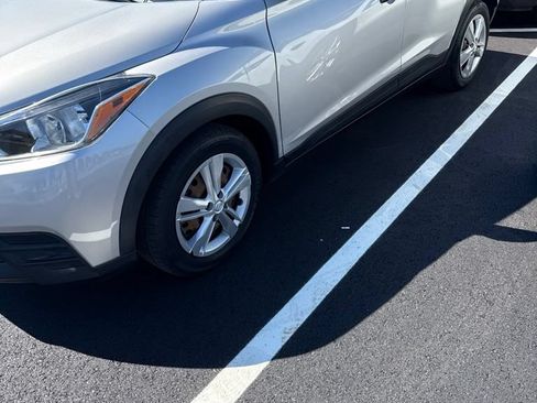 Used 2020 Nissan Kicks S FWD image 1