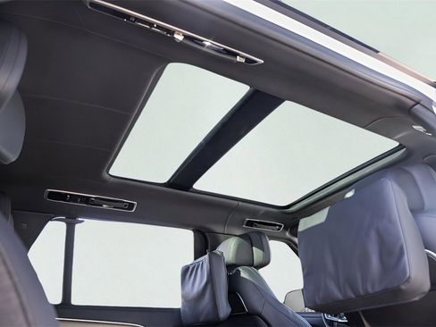 Used 2023 Land Rover Range Rover SV image 33