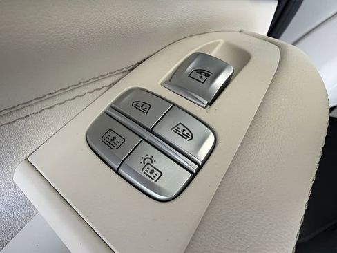 Used 2024 BMW X7 xDrive40i w/ Executive Package image 30