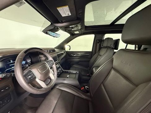 Used 2024 GMC Yukon Denali w/ Advanced Technology Package AWD/4WD image 17