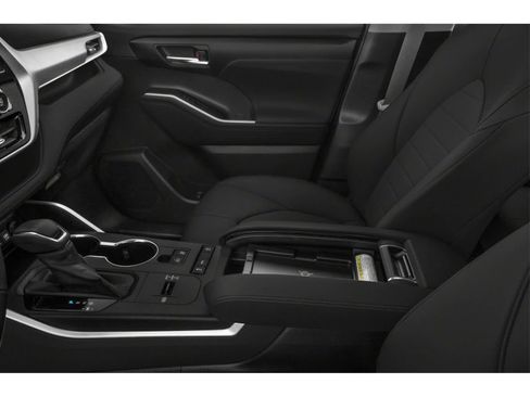 Used 2021 Toyota Highlander XLE FWD image 9