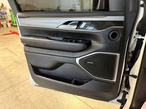 Used 2023 Jeep Wagoneer Series II AWD/4WD image 67