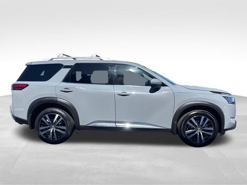 Used 2023 Nissan Pathfinder Platinum FWD image 7