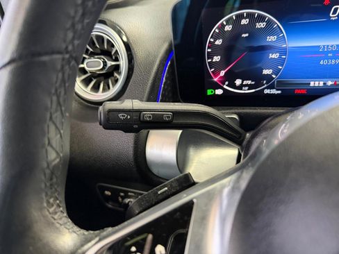 Used 2025 Mercedes-Benz GLB 250 4MATIC image 35