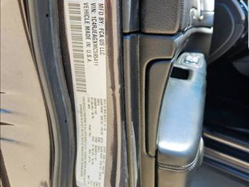 Used 2021 Jeep Grand Cherokee Laredo RWD image 19