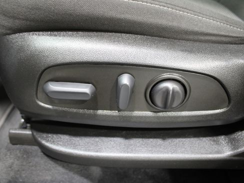 Used 2023 Chevrolet Traverse LT image 4