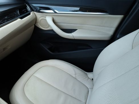 Used 2017 BMW X1 xDrive28i w/ Premium Package image 16