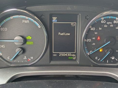 Used 2017 Toyota RAV4 SE image 12