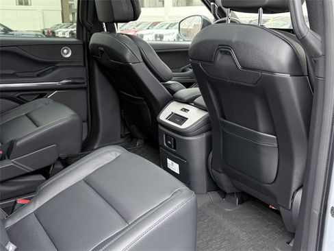 New 2025 Lincoln Navigator Reserve w/ Jet Appearance Package image 12